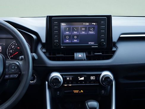 Certified 2020 Toyota RAV4 XLE w/ All Weather Liner Package image 31