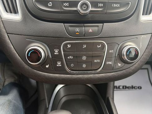 Used 2021 Chevrolet Malibu LT image 24