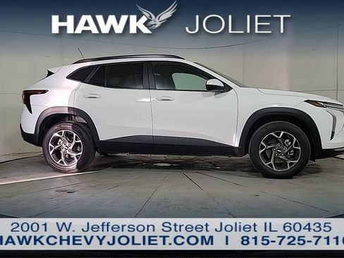 Used 2025 Chevrolet Trax LT w/ Driver Confidence Package FWD image 8