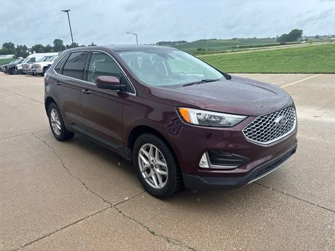 Used 2024 Ford Edge SEL w/ Convenience Package AWD/4WD image 3