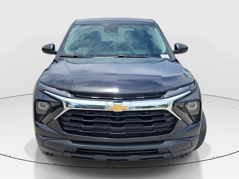 Used 2025 Chevrolet TrailBlazer LS FWD image 2
