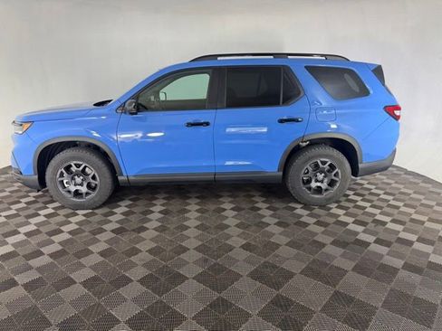 Certified 2025 Honda Pilot TrailSport image 8