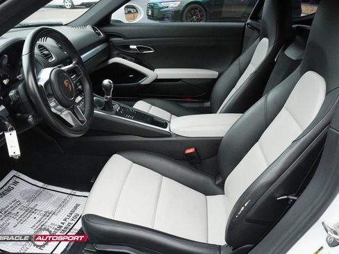 Used 2018 Porsche 718 Cayman RWD image 17