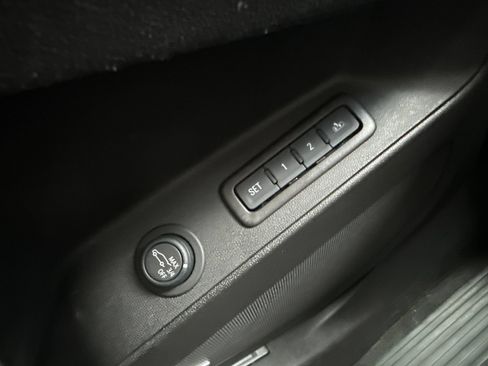 Used 2022 Chevrolet Equinox Premier AWD/4WD image 39