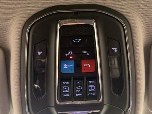 Used 2023 Jeep Grand Cherokee Limited AWD/4WD image 15