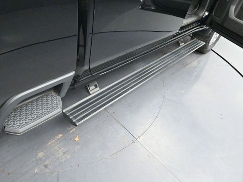 Used 2023 GMC Sierra 3500 Denali w/ Denali Ultimate Package image 9