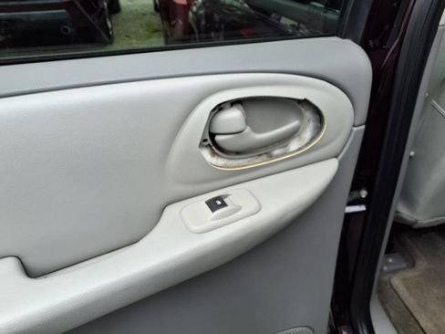 Used 2008 Chevrolet TrailBlazer LT w/ Cargo Convenience Package image 6