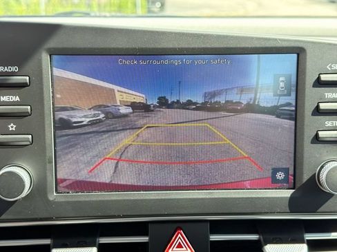 Used 2023 Hyundai Elantra SEL w/ Preferred Accessory Package FWD image 15
