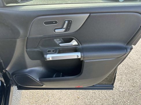 Used 2020 Mercedes-Benz GLB 250 image 13