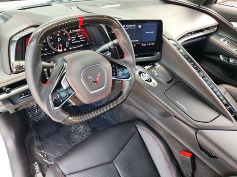 Used 2022 Chevrolet Corvette Stingray Premium Conv w/ Z51 Performance Package RWD image 2