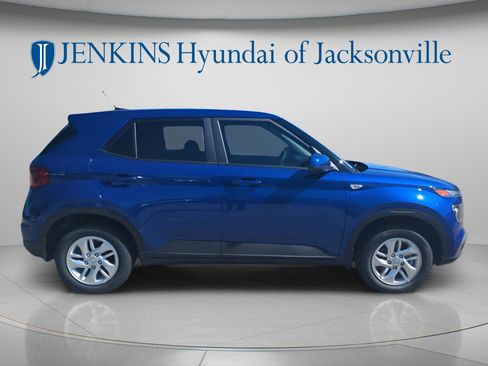 New 2026 Hyundai Venue SE FWD image 2