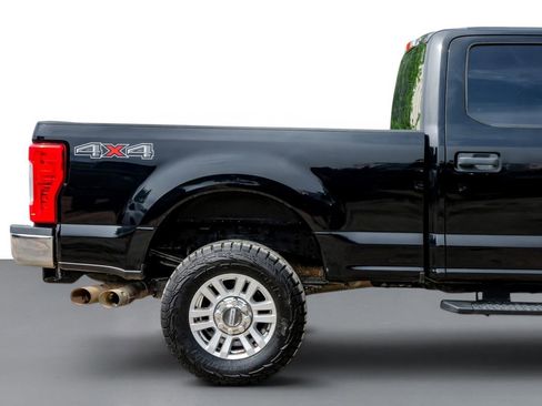 Used 2018 Ford F250 XL w/ STX Appearance Package AWD/4WD image 6