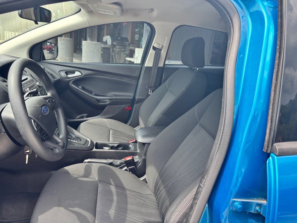 Used 2016 Ford Focus SE FWD image 2