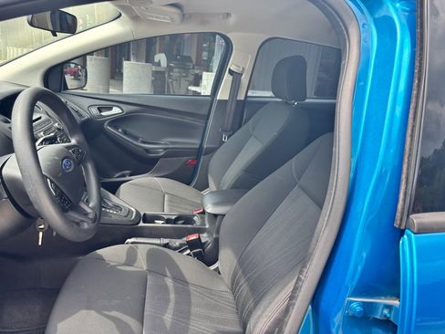 Used 2016 Ford Focus SE FWD image 2