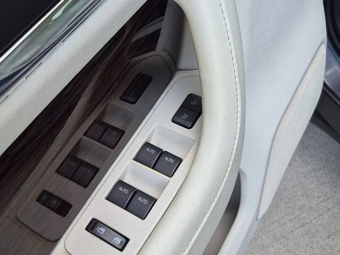 Used 2012 Lincoln MKS FWD image 40