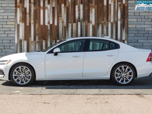 Used 2021 Volvo S60 T6 Momentum AWD/4WD image 3