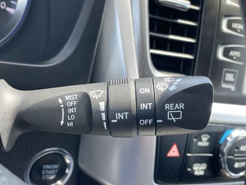Used 2015 Toyota Highlander Limited AWD/4WD image 18