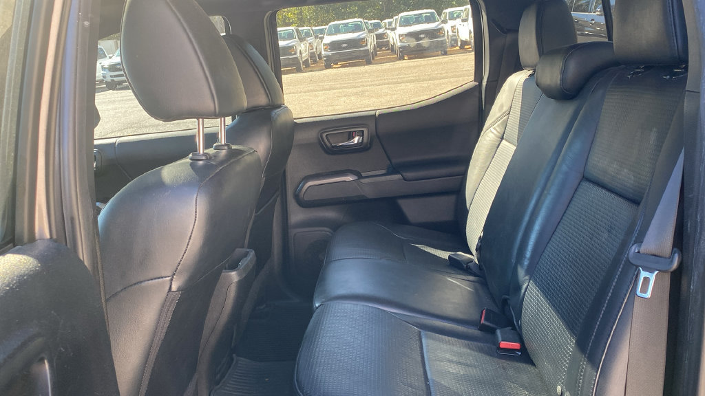 Used 2020 Toyota Tacoma TRD Off-Road w/ TRD Premium Off Road Package AWD/4WD image 14