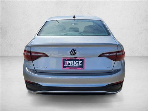 Used 2024 Volkswagen Jetta SE FWD image 7