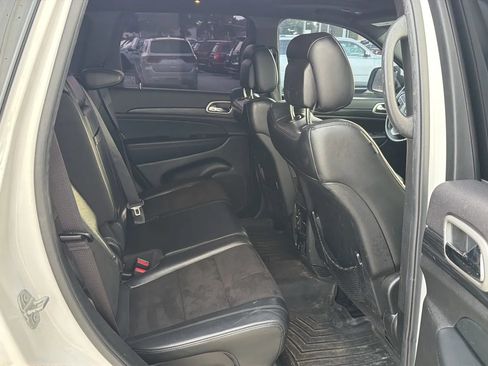 Used 2021 Jeep Grand Cherokee Laredo X AWD/4WD image 12