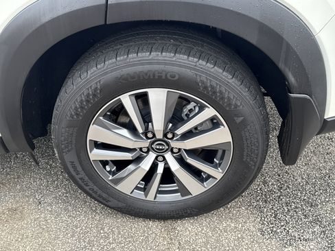 Used 2024 Nissan Pathfinder SL image 19