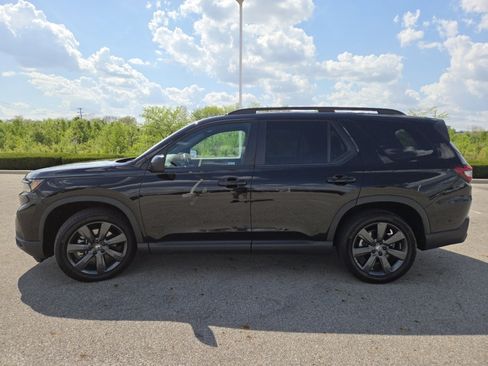 Used 2025 Honda Pilot Sport image 15