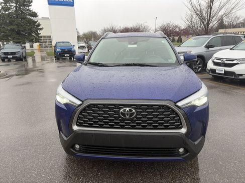 Used 2022 Toyota Corolla Cross XLE w/ Convenience Package AWD/4WD image 2