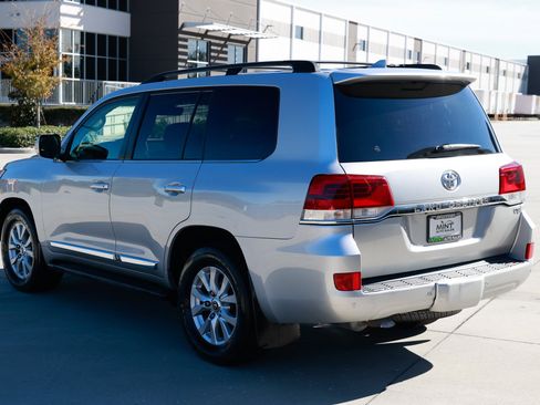 Used 2017 Toyota Land Cruiser image 10