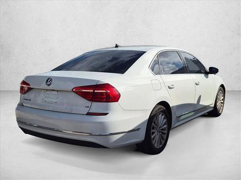 Used 2016 Volkswagen Passat 1.8T SE FWD image 4