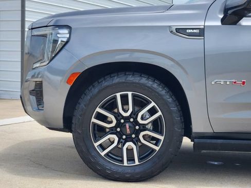 Used 2021 GMC Yukon XL AT4 w/ AT4 Premium Plus Package AWD/4WD image 8