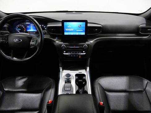 Used 2020 Ford Explorer XLT w/ Equipment Group 202A image 10