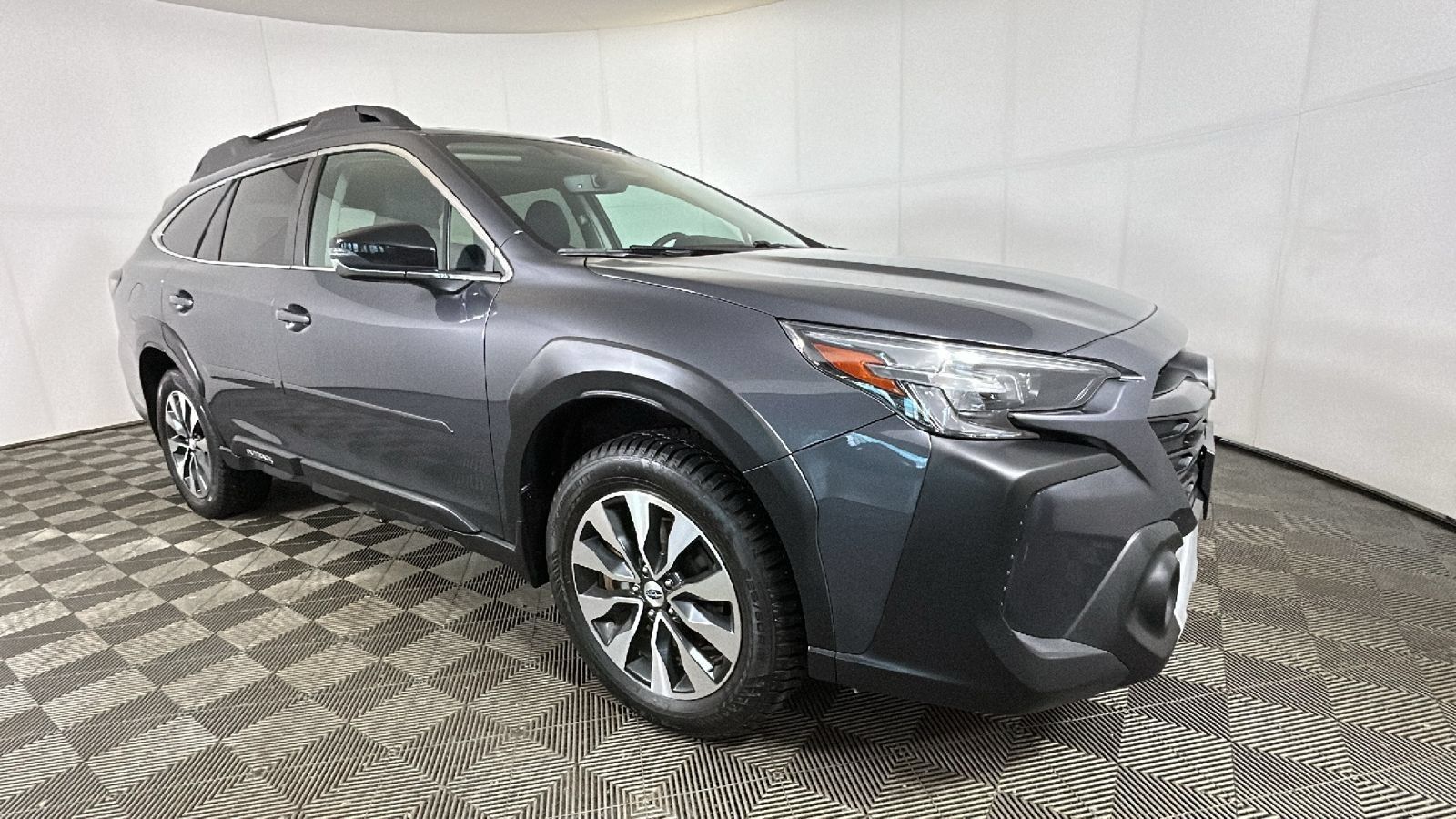 Used 2023 Subaru Outback Limited AWD/4WD image 3