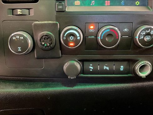 Used 2013 Chevrolet Silverado 2500 LT w/ Convenience Package image 29