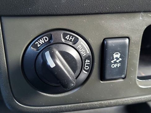 Used 2014 Nissan Xterra S image 23