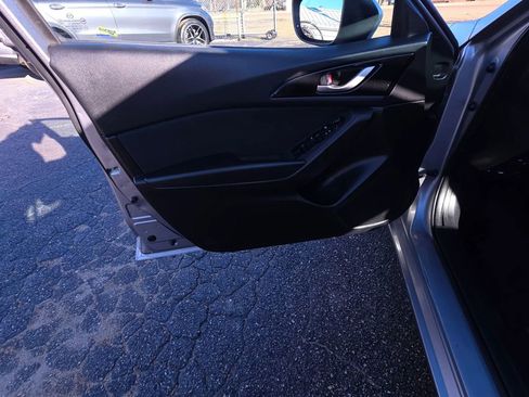 Used 2016 MAZDA MAZDA3 i Touring image 21