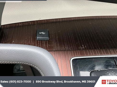 Used 2021 Toyota Sienna XLE image 23