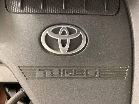 Used 2023 Toyota Highlander XLE AWD/4WD image 47