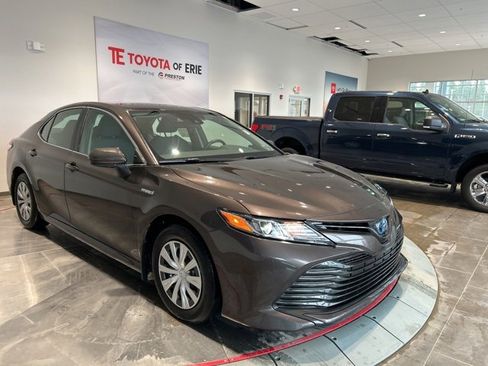 Used 2020 Toyota Camry LE image 1