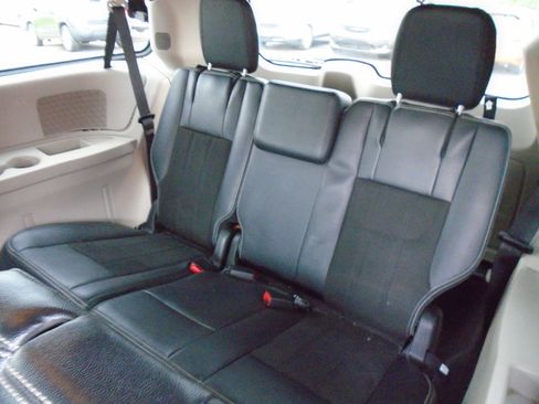 Used 2019 Dodge Grand Caravan SXT FWD image 10