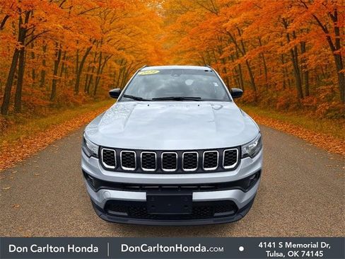 Used 2024 Jeep Compass Latitude image 2