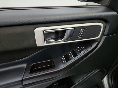 Used 2020 Ford Explorer XLT RWD image 21