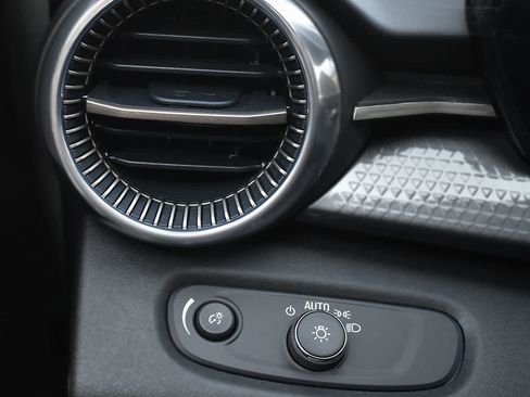 New 2026 Chevrolet Trax ACTIV w/ Sunroof Package image 24