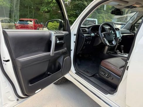 Used 2023 Toyota 4Runner Limited AWD/4WD image 15