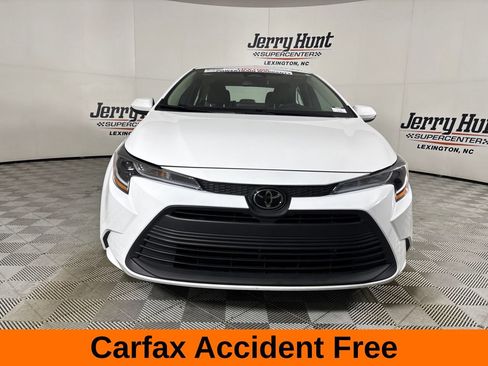 Used 2025 Toyota Corolla LE FWD image 3