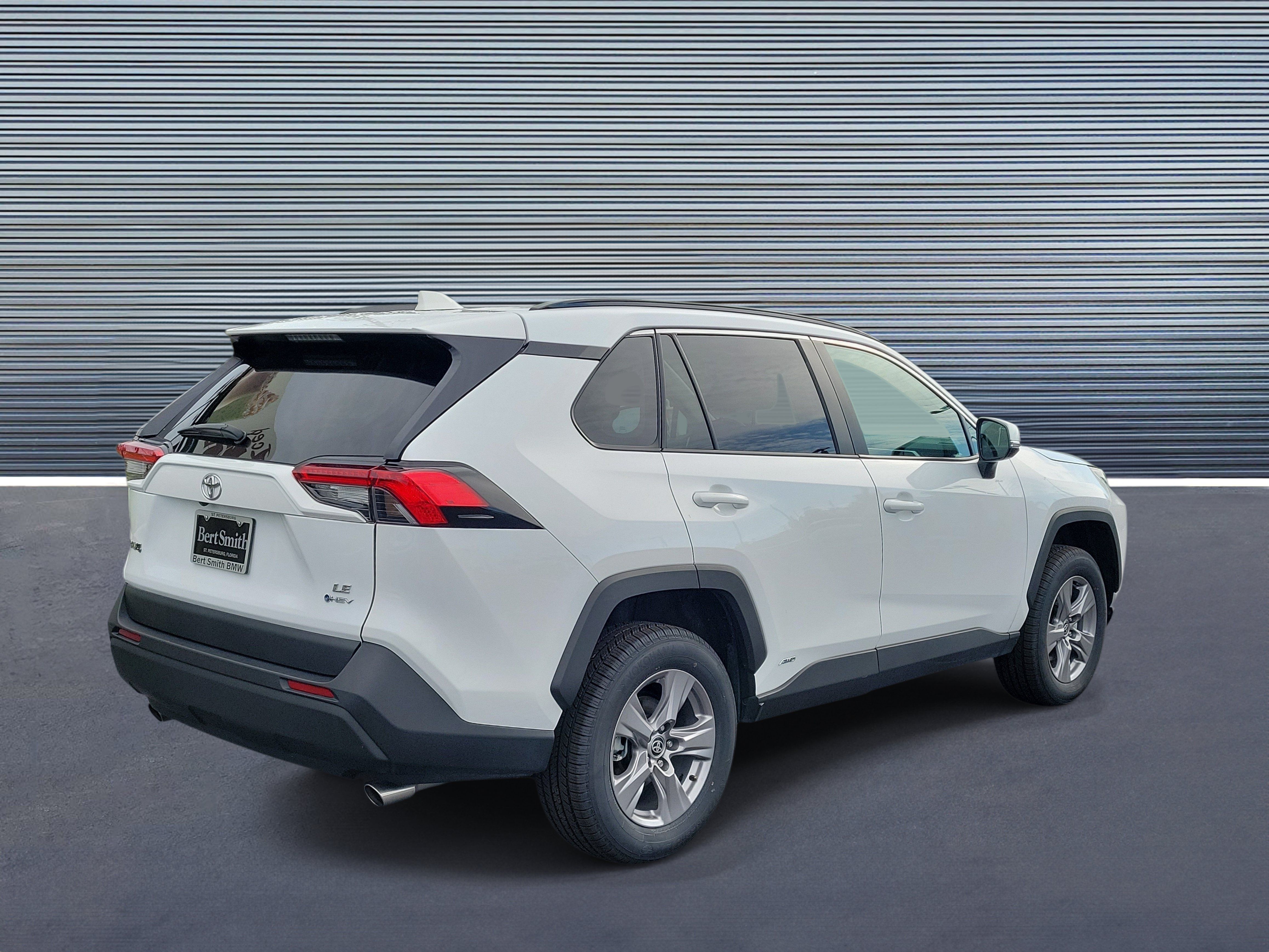 Used 2025 Toyota RAV4 LE AWD/4WD image 3
