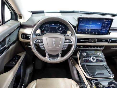 Used 2022 Lincoln Nautilus Reserve FWD image 13