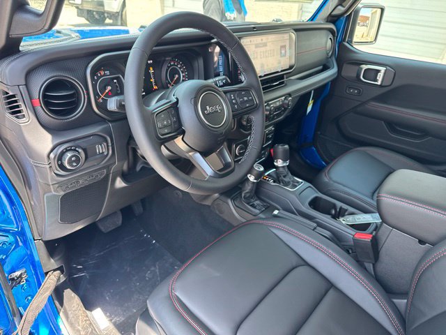 New 2026 Jeep Gladiator Rubicon w/ Technology Group AWD/4WD image 12