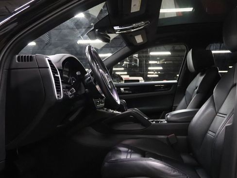 Used 2019 Porsche Cayenne image 10
