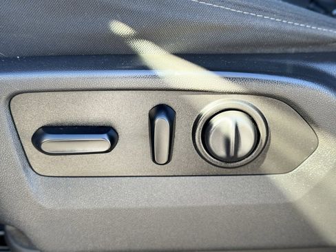 Used 2022 Chevrolet Silverado 2500 LT w/ Convenience Package image 21