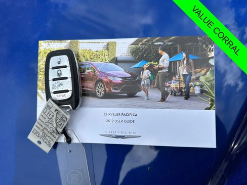Used 2019 Chrysler Pacifica L FWD image 35